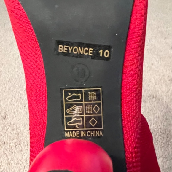 RED BOOTIES - Picture 5 of 5